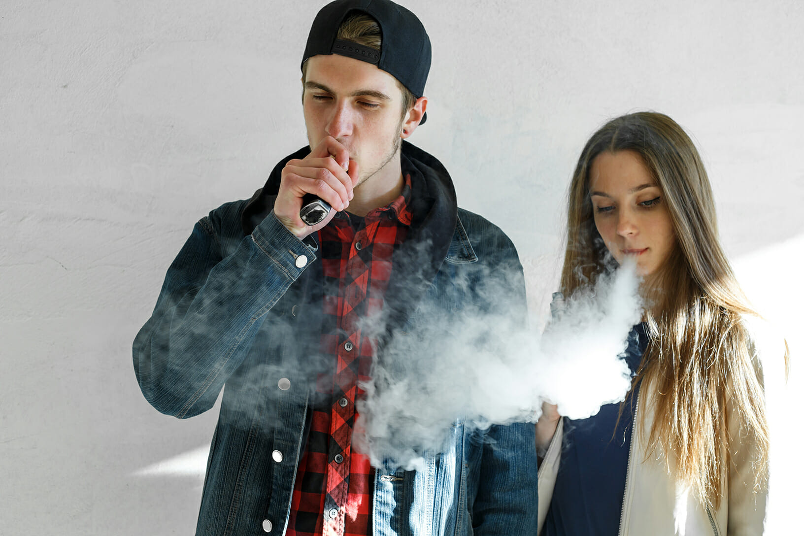 teenagers vaping