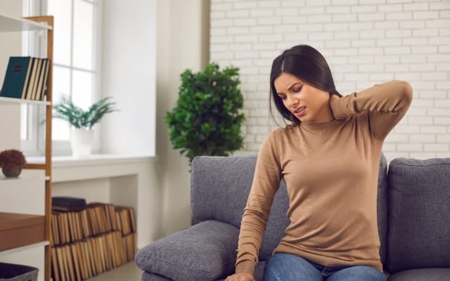 lady with neck pain